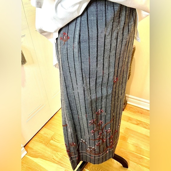 Unique Handmade Japanese theme embroidered maxi skirt,hook&bar, hidden zip back. - Picture 3 of 15